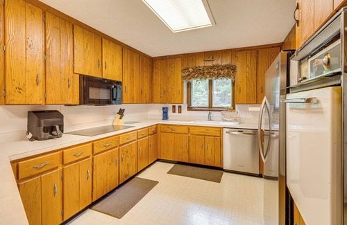 Brevard Cabin | Cedar Mountain Cabin, 2 Mi to DuPont State Forest!