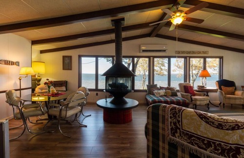 Prudenville Cabin | Cedar Oaks Lakeside Resort - Houghton Lake - Formally Ohana/Riviera Resort.