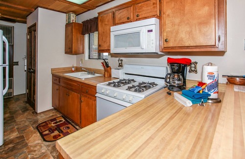Meadowbrook Estates House | Cedar Pines - Fireplace, Deck, Barbecue, Close to Hiking Trails