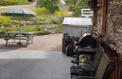 Central Okanagan House | Cedar Post and Beam in the heart of Okanagan Wine Country. Pets OK.