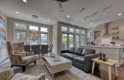 Southtown House | Cedar St. Luxe Group Retreat
