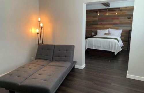 Sandusky Hotel | Cedar Stables Inn & Suites