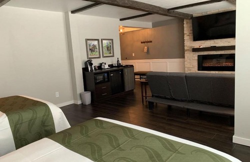 Sandusky Hotel | Cedar Stables Inn & Suites