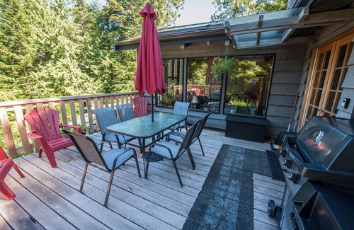 Tofino House | Cedar Surf-Rainforest Paradise