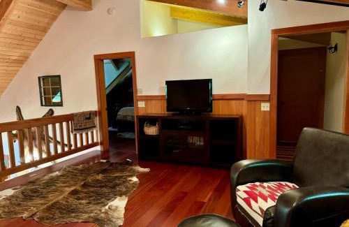 Gold Beach House | Cedar Valley Lodge