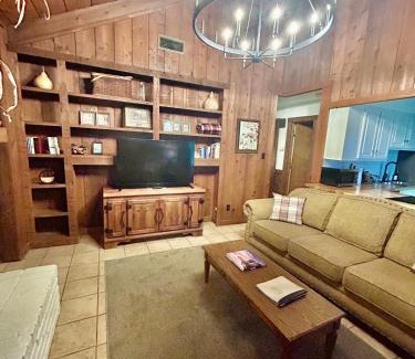 Uncertain House | Cedar Wood Lodge Wkayaks & Canoes