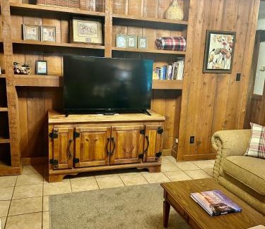 Uncertain House | Cedar Wood Lodge Wkayaks & Canoes