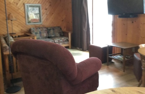 St Germain Cottage | Cedar Year Round Cottage Rental
