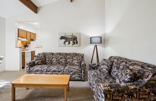 West Bridgewater Hotel | Cedarbrook Deluxe Two Bedroom Suite with outdoor heated pool 10304