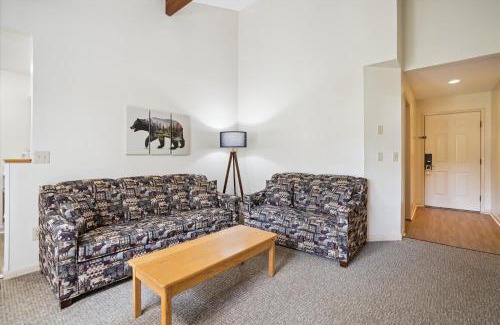 West Bridgewater Hotel | Cedarbrook Deluxe Two Bedroom Suite with outdoor heated pool 10304