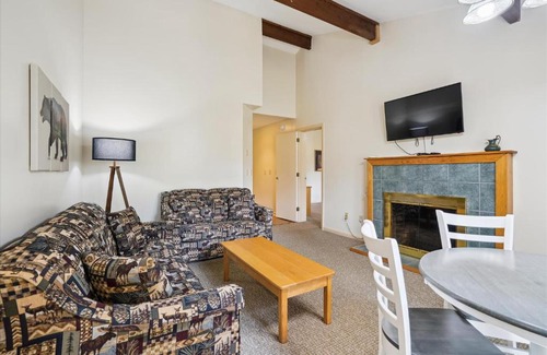West Bridgewater Hotel | Cedarbrook Deluxe Two Bedroom Suite with outdoor heated pool 20304