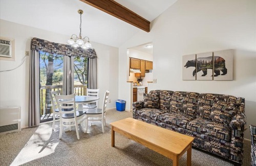 West Bridgewater Hotel | Cedarbrook Deluxe Two Bedroom Suite with outdoor heated pool 20304