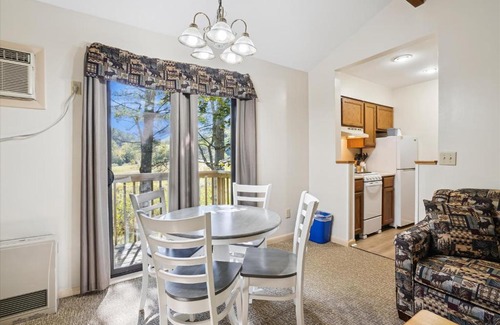 West Bridgewater Hotel | Cedarbrook Deluxe Two Bedroom Suite with outdoor heated pool 20304