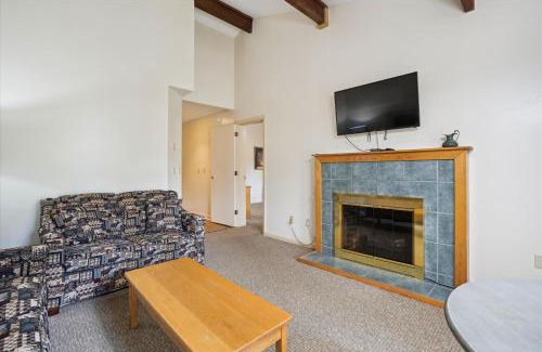 West Bridgewater Hotel | Cedarbrook Deluxe Two Bedroom Suite with outdoor heated pool 20304