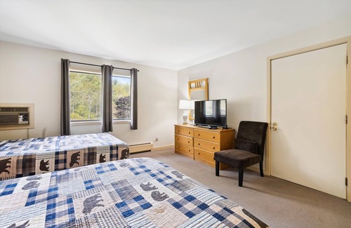 West Bridgewater Hotel | Cedarbrook Hotel Room 2 Doubles 119