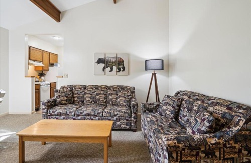 West Bridgewater Hotel | Cedarbrook Queen Suite 203