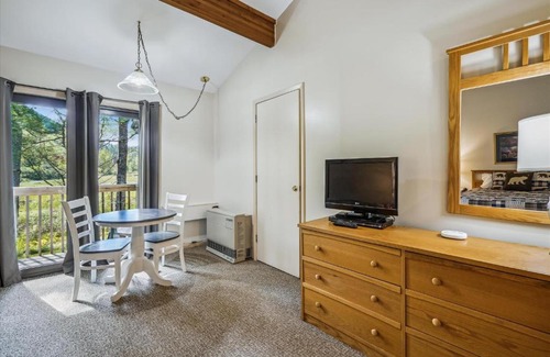 West Bridgewater Hotel | Cedarbrook Standard Hotel Room 204