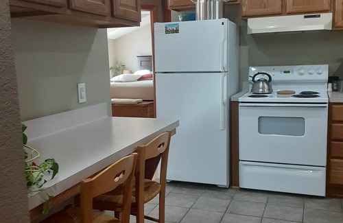 Cedarburg Apartment | Cedarburg 2 partment sleeps 1-6 guests in prime location on Washington Ave