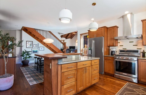 Fern Valley House | CedarMoon: modern retreat - near town + trails