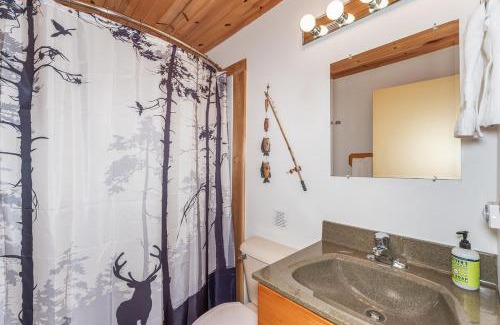 St Germain House | Cedaroma private Home in Resort to relax in the northwoods