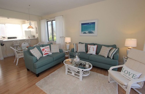 Whitney Beach House | Cedars East #526 Beautiful 2 bed 2 1/2 bath town home on Longboat Key. Sleeps 5
