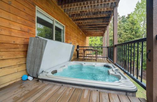 Woodland Park House | Cedarstone Lodge Luxe Mountain Retreat w Hot Tub