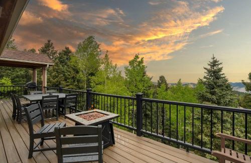 Woodland Park House | Cedarstone Lodge Luxe Mountain Retreat w Hot Tub