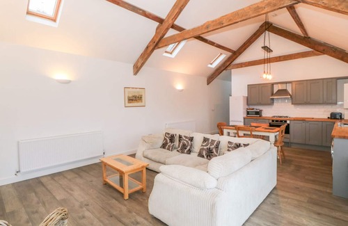 Criccieth Cottage | CEFN BRYN BACH, pet friendly, character holiday cottage in Criccieth