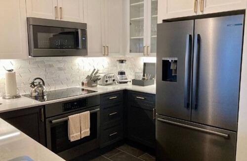 Financial District Apartment | Celebrate San Francisco Pride 2024 at the Ritz in a 1-bedroom suite 6/28-7/1