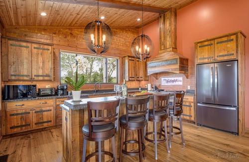The Galena Territory House | CELEBRATE YOUR HOLIDAYS at Timber Ranch in Galenan4BR/6BA/HOTTUB/EV/SKI/ENJOY
