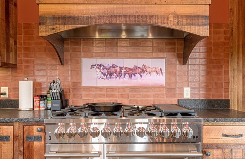 The Galena Territory House | CELEBRATE YOUR HOLIDAYS at Timber Ranch in Galenan4BR/6BA/HOTTUB/EV/SKI/ENJOY
