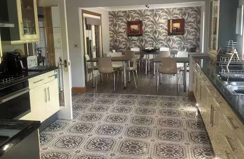Shotts House | Celebrating or Relaxing 5-star farm stay with spa and more!