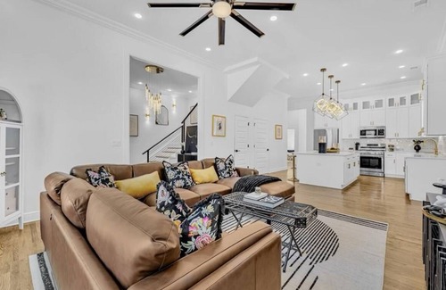 East Point House | Celebrations & photoshoots welcome here! Come for the event, stay for the beds!