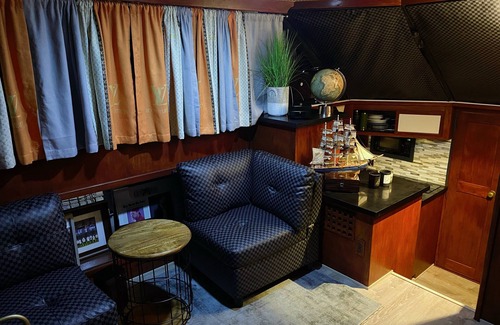 Marina del Rey Boat Rental | Celebrity-owned Private Yacht docked in prestigious Marina Del Rey
