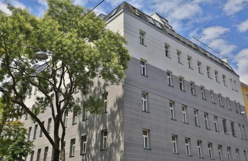 Favoriten Apartment | Celestial Living l DG2'12