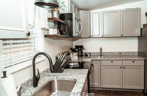 Asheboro House | Cellar Creek Guest Housen5 Minutes from The Zoo