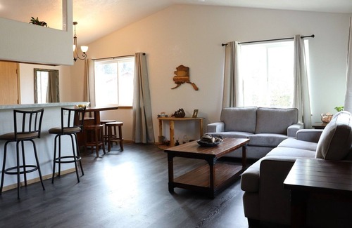 Kalifornsky House | Cenrally Located in Soldotna, Kenai River Fishing