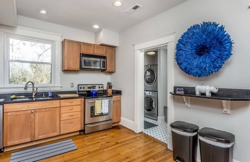 Downtown House | Center Downtown Raleigh, 2900sqft Home, Fenced, Porch, Grill, Clean Stylish New