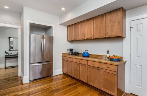 Downtown House | Center Downtown Raleigh, 2900sqft Home, Fenced, Porch, Grill, Clean Stylish New