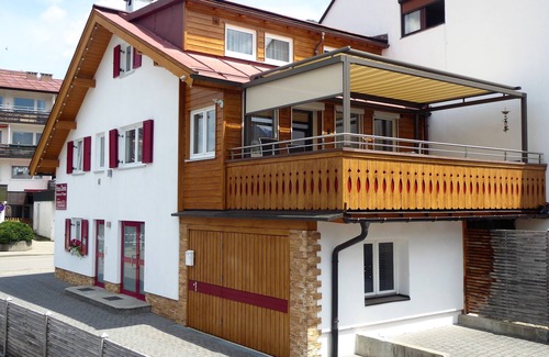 Oberstdorf House | center. Location, maisonnette, pets on request, large balcony. South-west facing roof terrace