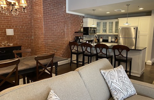 Greenville Downtown Condo | Center of Downtown- Upscale 1Br/1Ba with patio & private entrance