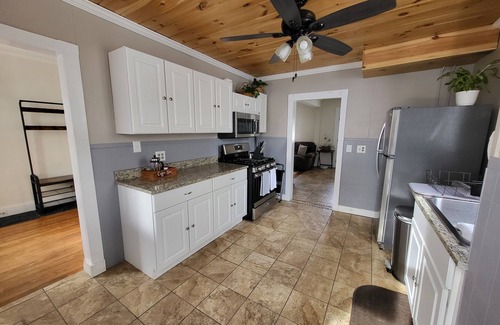 Lenox Apartment | Center of Lenox, cozy 2-bedroom apartment REVIEWS https:/abnb.me/kcBk7oCR6xb