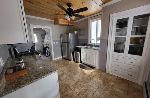 Lenox Apartment | Center of Lenox, cozy 2-bedroom apartment REVIEWS https:/abnb.me/kcBk7oCR6xb