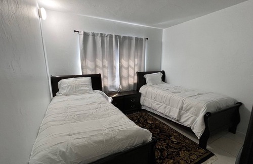 Providencia Park House | CENTER OF PARADISE FRONT HOUSE