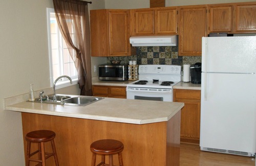 Ocean Shores Condo | Center of Town w/Fireplace - free Wi-Fi.