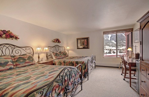 Copper Mountain Village Hotel | Center Village Hotel Room, Steps from American E, Private Ski Locker - VS645H