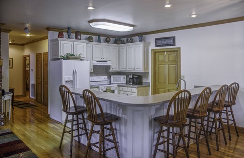Lakeland House | Centrally Located Lake House with a Secluded Feel Boat Slip Included