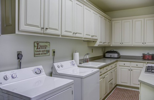 Lakeland House | Centrally Located Lake House with a Secluded Feel Boat Slip Included