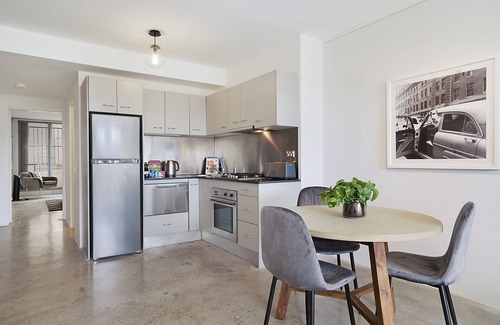 Surry Hills Apartment | Central 1-Bedroom Apartment with City Views