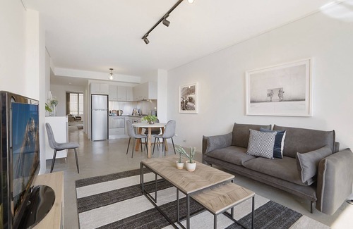 Surry Hills Apartment | Central 1-Bedroom Apartment with City Views